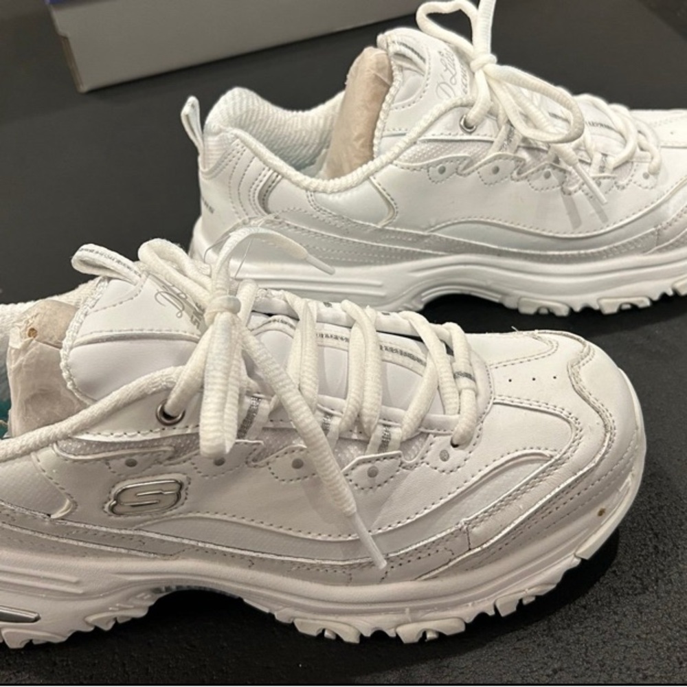 Sketchers D’Lites Fresh Start White Sneakers Size 9